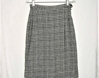 Vintage 60s Black White Plaid Pencil Skirt Small Wool Blend