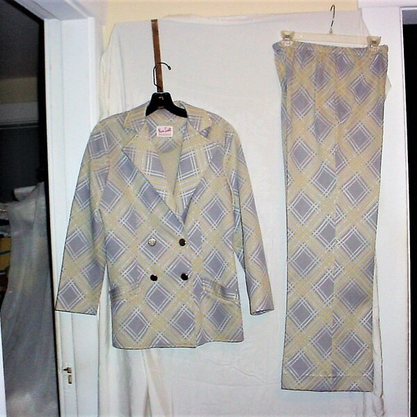 Vintage 60s Ladies Mod 2 pc Knit Pant Suit M Gray Yellow Diamond