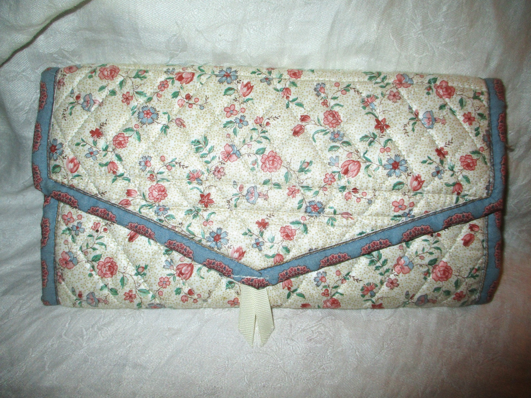 Vintage 80s Vera Bradley Ivory Floral Blue Jewelry Organizer