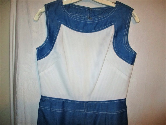 Vintage 60s Mod Blue White Sleeveless Shift Dress… - image 2