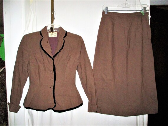 Vintage 40s 2 pc Brown Black Womans S Skirt Suit A
