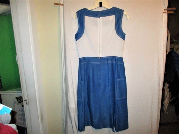 Vintage 60s Mod Blue White Sleeveless Shift Dress… - image 3