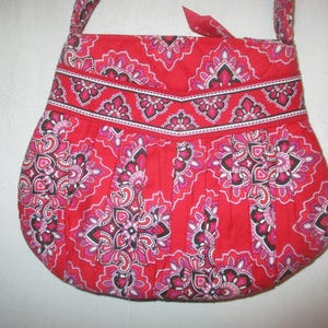 Monedero vintage con asa superior Frankly Scarlet de Vera Bradley con frunces Hannah