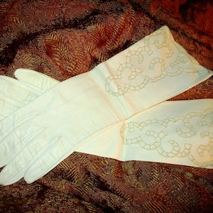 Vintage 60s White Cut Out Crochet Details Kid Leather Gloves S Forearm Length