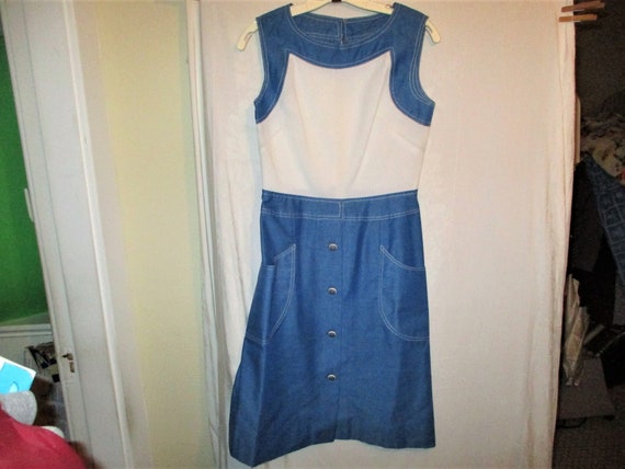 Vintage 60s Mod Blue White Sleeveless Shift Dress… - image 1