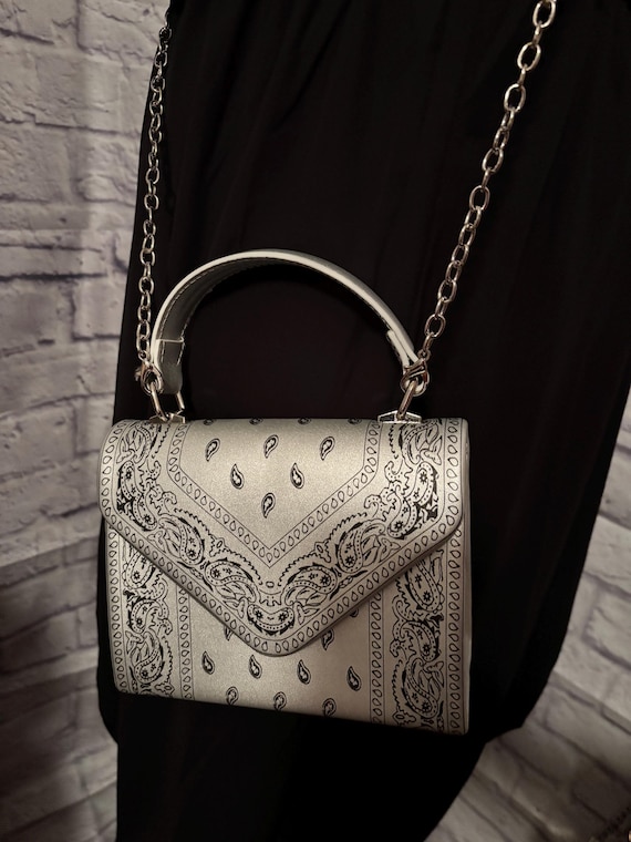 BANDANA PRINT BAG metallic silver with crossbody strap