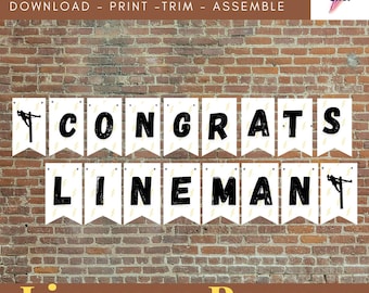 Könnte beinhalten: Ein Banner mit den Worten "CONGRATS LINEMAN" in schwarzen Buchstaben auf weißen Wimpeln, mit Blitz-Akzenten. Der Hintergrund ist eine Backsteinmauer. Die Worte "Lineman Banner" stehen unten.