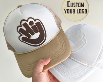 カスタム トラッカー ハット、パフ エンボス プリント、カスタム ベースボール ハット、チーム ハット、フットボール ママ ハット、マスコット ハット、カスタマイズされたロゴ フォーム ハット