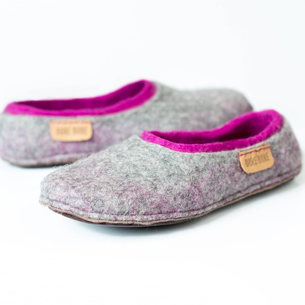 Felted woolen slippers with a colorful inner part, Comfortable flats for women, Handmade from natural wool felt, Indoor shoes, Felted clogs