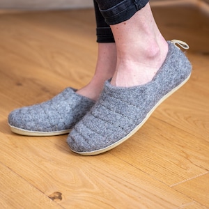 Pantoufles en laine pour femme COCOON avec surface de couture robuste et boucle pratique Bure Bure