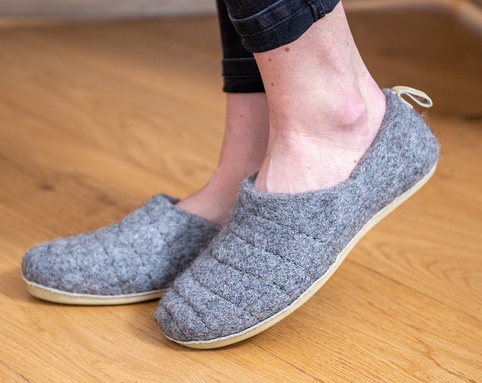 NEW light gray COCOON woolen slippers with rubber sole & pull loop