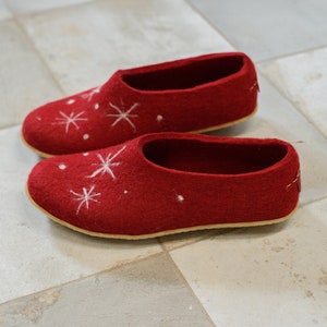 Warm red slippers with snowflakes, Felted wool shoes, Woolen slipers, Wool felt slipper, Red women slippers, Lovely gift for her Rubber soles