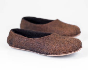 Brown boiled wool slippers for men decorated with alpaca wool ombre Handmade home shoes