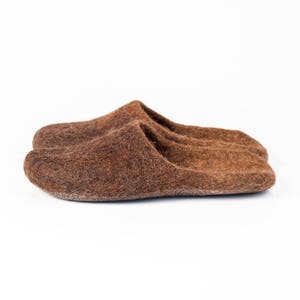 Warm slide slippers for men handmade from felted wool and alpaca, Slip on slippers for him, Felted slippers, Non slip men home shoes
