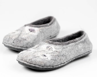 Viola felted wool slippers for women, Floral slippers, Gift for Her - Handmade in Europe