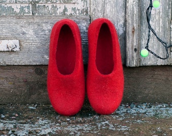 Red women wool slippers, Boiled wool slippers, Bedroom slippers, Hygge housewarming gift for women