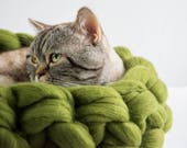 Apple-Green Chunky cat bed, Woollen chunky knits pet bed, Pet furniture, Knitted wool pet accessories, Cat cave, Kitty furniture