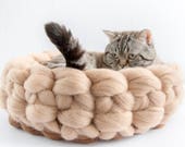 Beige Brown Chunky cat bed, Woollen chunky knits pet bed, Pet furniture, Knitted wool pet accessories, Cat cave, Kitty furniture