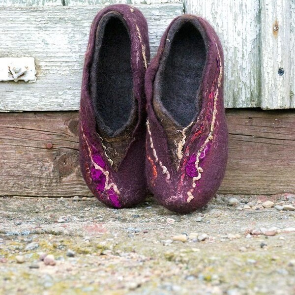 Great Grandmother Gift, women  house shoes, felted  slippers