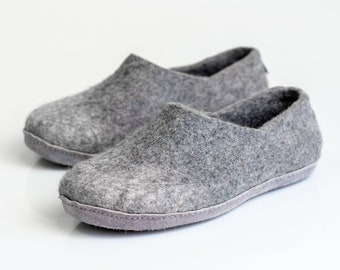 Men&#39;s Felted Wool Slippers: Gray Alpaca Ombre, Leather Sole