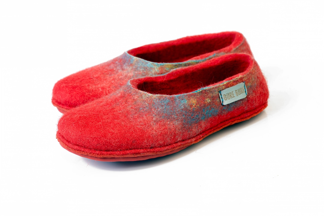 Zapatos de fieltro rojo para ella, pantuflas de lana cálidas para ella