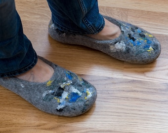 Men's Natural Wool Slippers Decorated and Reinforced with Upcycled Linen - BureBure Felted Slippers for Men with Leather or Rubber Soles