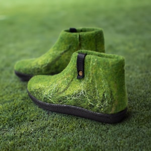 BureBure Woolen Ankle Slippers - felted wool booties perfect for both indoor and outdoor wear - Green Grass WooBoot