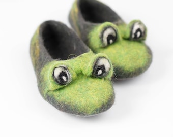 Green Frog toddler slippers from felted wool,  Woolen Kids slippers, Natural wool children slippers, Organic youth shoes, Eco shoes