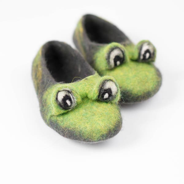 Green Frog toddler slippers from felted wool,  Woolen Kids slippers, Natural wool children slippers, Organic youth shoes, Eco shoes