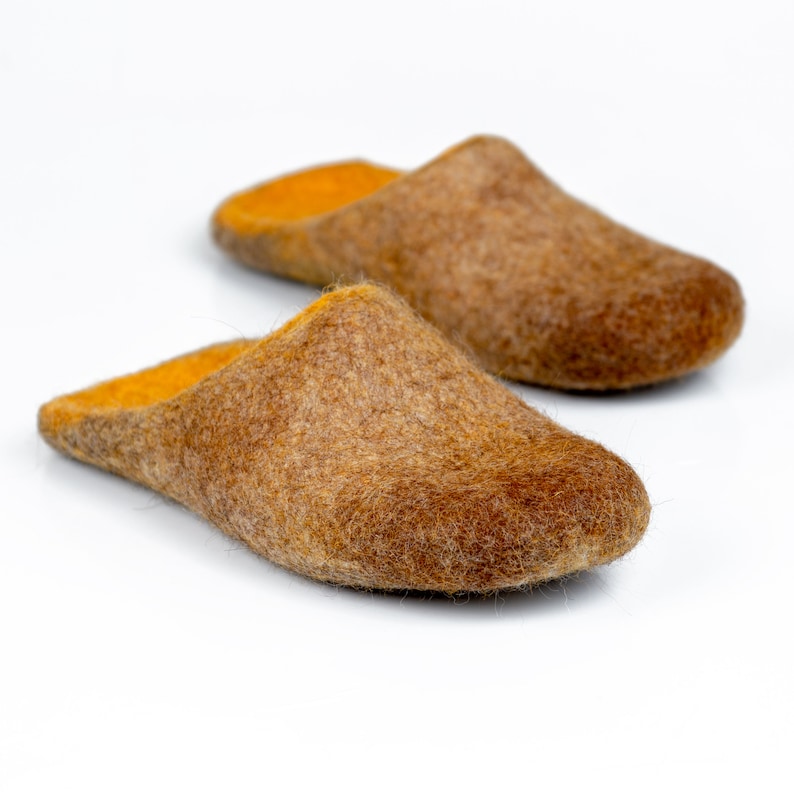 These BureBure open heel beige and orange ombre slip ins are handmade from 100 % natural felted wool. Healthy, natural, eco-friendly and almost weightless – these are the main features that distinguish Bure Bure items from others.