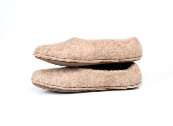 Beige women slippers with non slip cork 
