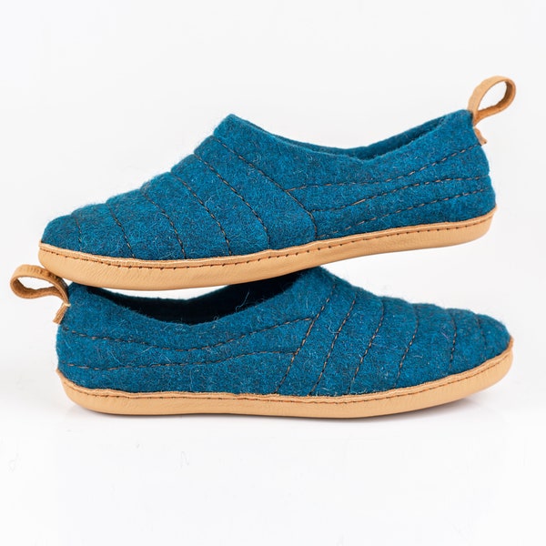 Felted wool women slippers with sturdy stitching surface, handy pull loop and leather sole - BureBure Cocoon slippers