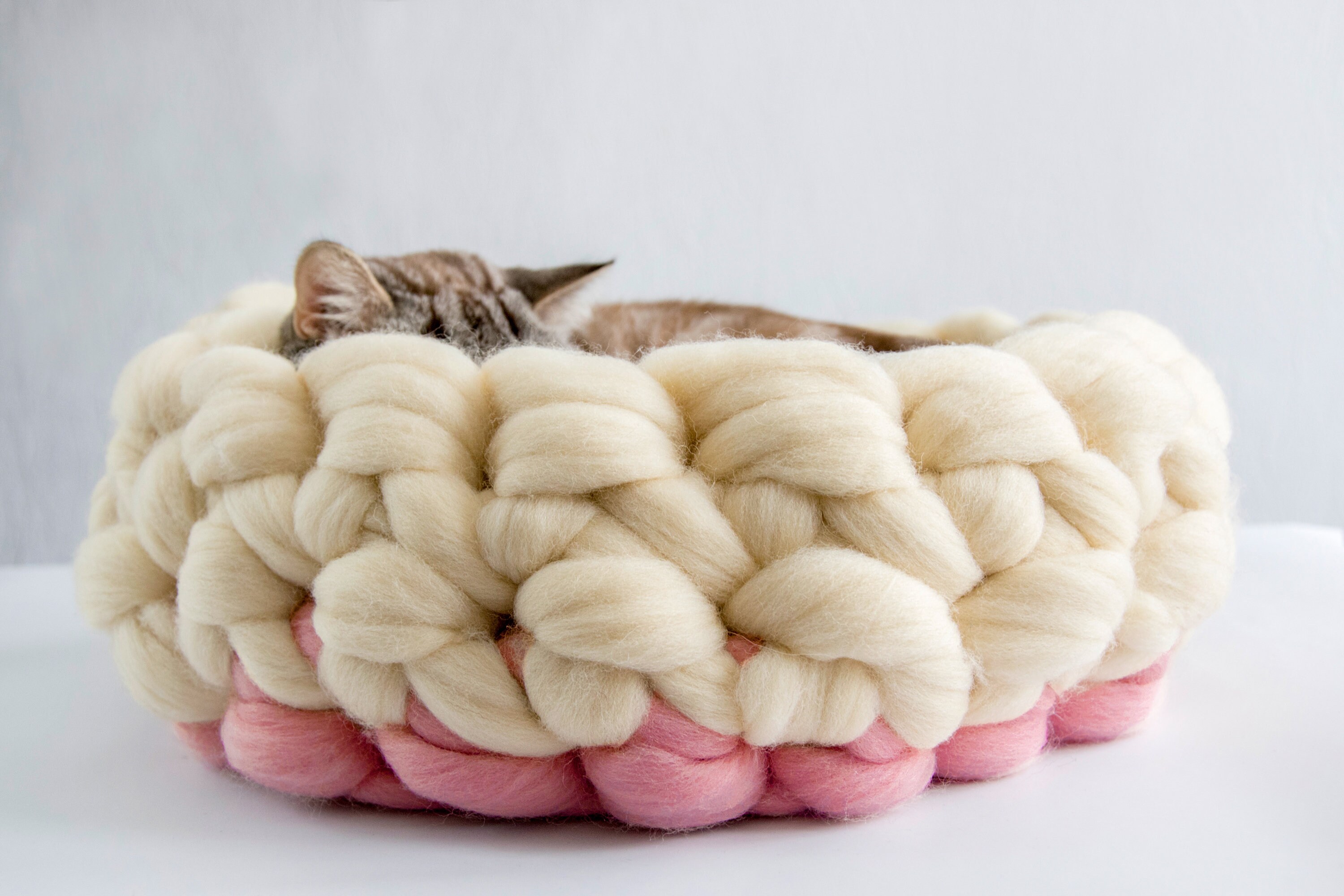 chunky wool cat bed