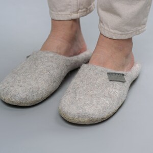 These BureBure open heel beige and orange ombre slip ins are handmade from 100 % natural felted wool. Healthy, natural, eco-friendly and almost weightless – these are the main features that distinguish Bure Bure items from others.