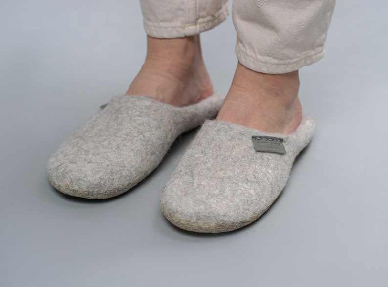 These BureBure open heel beige and orange ombre slip ins are handmade from 100 % natural felted wool. Healthy, natural, eco-friendly and almost weightless – these are the main features that distinguish Bure Bure items from others.