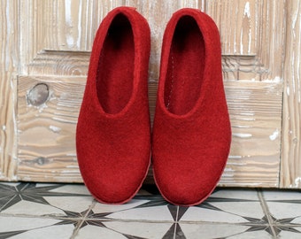 Red women wool slippers, Boiled wool slippers, Bedroom slippers, Hygge housewarming gift for women