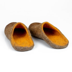 These BureBure open heel beige and orange ombre slip ins are handmade from 100 % natural felted wool. Healthy, natural, eco-friendly and almost weightless – these are the main features that distinguish Bure Bure items from others.