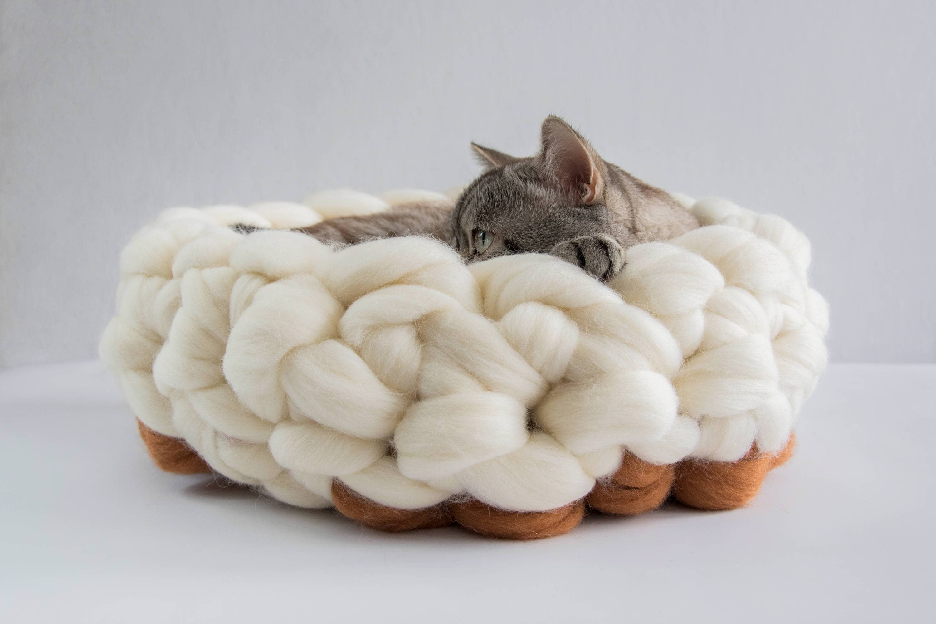 chunky wool cat bed