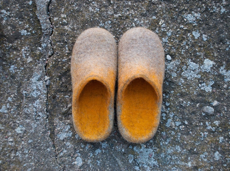 These BureBure open heel beige and orange ombre slip ins are handmade from 100 % natural felted wool. Healthy, natural, eco-friendly and almost weightless – these are the main features that distinguish Bure Bure items from others.
