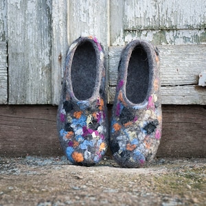 Organic wool Women slippers with Linen decor, Warm women slippers, Gift for wife, Felted wool slippers, Felted home shoes