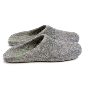 These BureBure open heel beige and orange ombre slip ins are handmade from 100 % natural felted wool. Healthy, natural, eco-friendly and almost weightless – these are the main features that distinguish Bure Bure items from others.