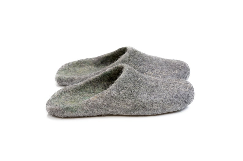 These BureBure open heel beige and orange ombre slip ins are handmade from 100 % natural felted wool. Healthy, natural, eco-friendly and almost weightless – these are the main features that distinguish Bure Bure items from others.