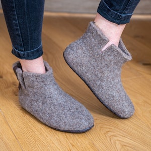 Warm wool ankle slippers boots for men, Handmade BureBure slippers natural felted wool WOOBOOT image 3