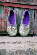 Viola slippers for women with handmade flower decoration, women slippers, boiled wool slippers, wool shoes product logo