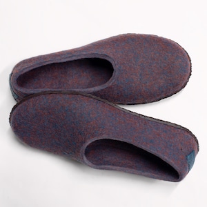 Handmade Boiled Wool Men&#39;s Slippers: Felted Home Shoes with Rubber Soles