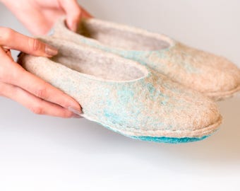 Woolen slippers for women, Beige and turquoise felted wool slippers for Her from alpaca wool and viscose, Felted slippers