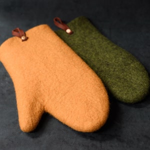 Baking Gift Felted wool oven mittens in Various Colors Felt pot holder Oven Mitt Kitchen Gloves Fathers day gift Mothers day gift image 10