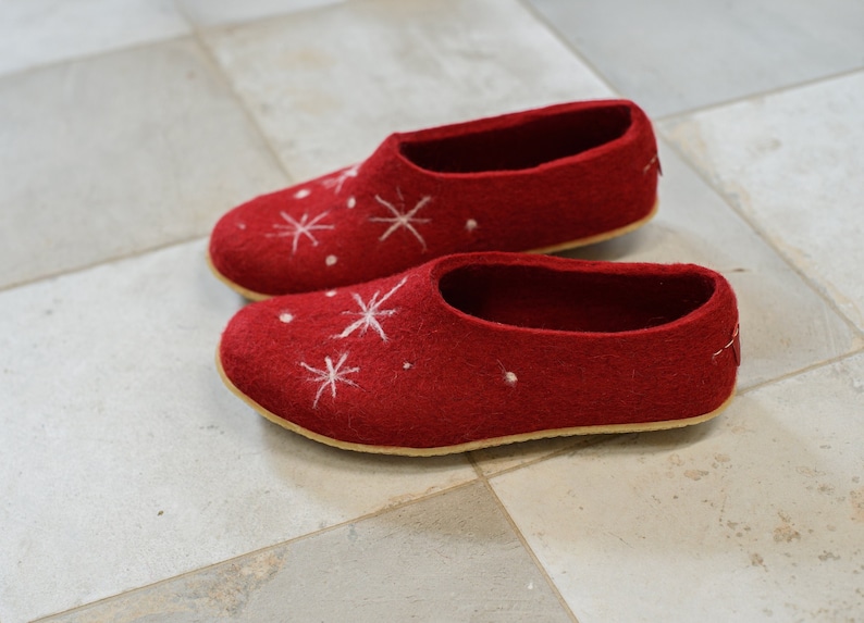 Warm red slippers with snowflakes, Felted wool shoes, Woolen slipers, Wool felt slipper, Red women slippers, Lovely gift for her Rubber soles