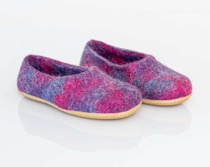 Girl slippers handmade from natural felted wool, BureBure warm and cute Pink Blue toddler slippers