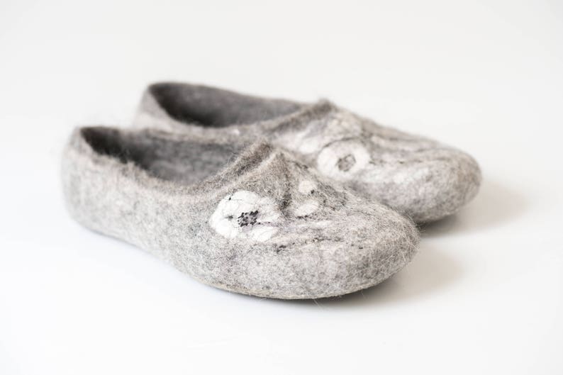 Viola felted wool slippers for women, Floral slippers, Gift for Her Handmade in Europe image 5